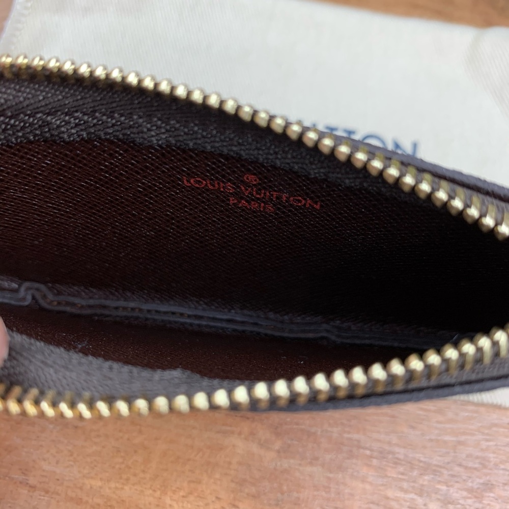 ❇️ 2020 Louis Vuitton Key Pouch in Damier Ebene - Picture 5 of 7
